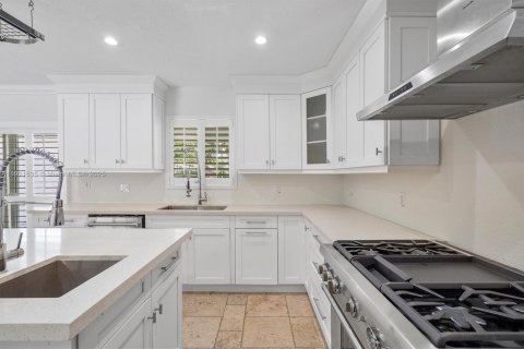 House in Miami Shores, Florida 4 bedrooms, 243.13 sq.m. № 1976121 - photo 14