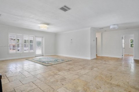 House in Miami Shores, Florida 4 bedrooms, 243.13 sq.m. № 1976121 - photo 11