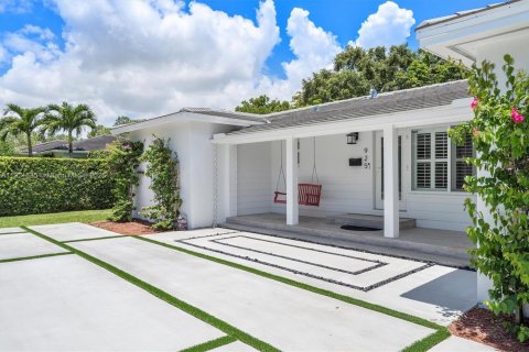 House in Miami Shores, Florida 4 bedrooms, 243.13 sq.m. № 1976121 - photo 5