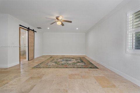 House in Miami Shores, Florida 4 bedrooms, 243.13 sq.m. № 1976121 - photo 22