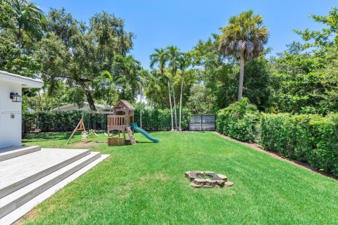 House in Miami Shores, Florida 4 bedrooms, 243.13 sq.m. № 1976121 - photo 30