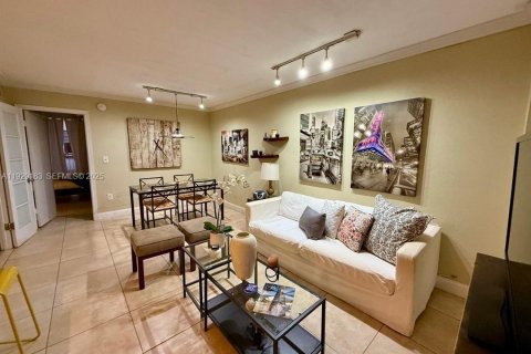 Copropriété à louer à Miami Beach, Floride: 1 chambre, 61.5 m2 № 1988742 - photo 2