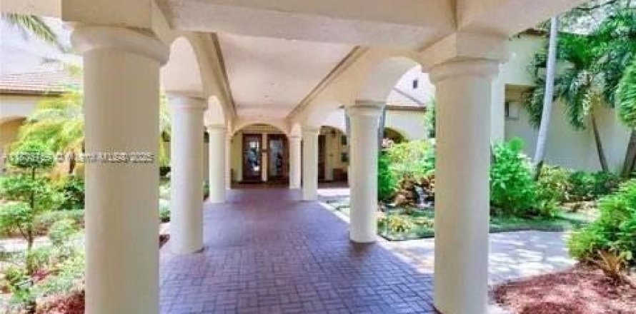 Condominio en Davie, Florida, 2 dormitorios  № 1855055