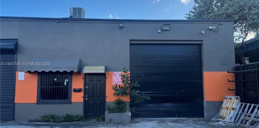 Immobilier commercial à Hialeah, Floride № 2088769