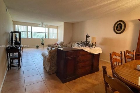 Condo in Sunrise, Florida, 2 bedrooms  № 2083923 - photo 7