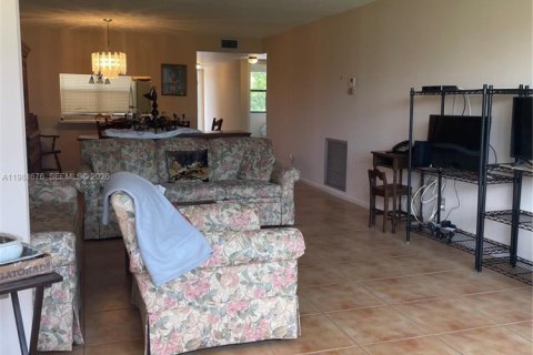 Condo in Sunrise, Florida, 2 bedrooms  № 2083923 - photo 6