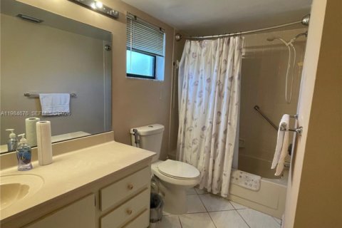 Condo in Sunrise, Florida, 2 bedrooms  № 2083923 - photo 11