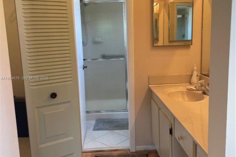 Condo in Sunrise, Florida, 2 bedrooms  № 2083923 - photo 10
