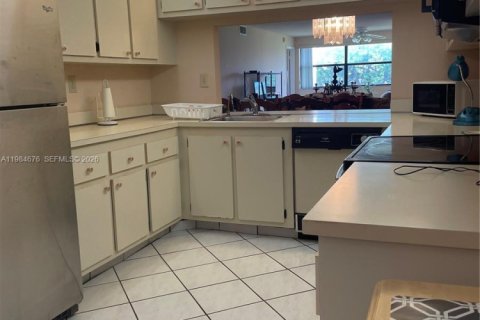 Condo in Sunrise, Florida, 2 bedrooms  № 2083923 - photo 3