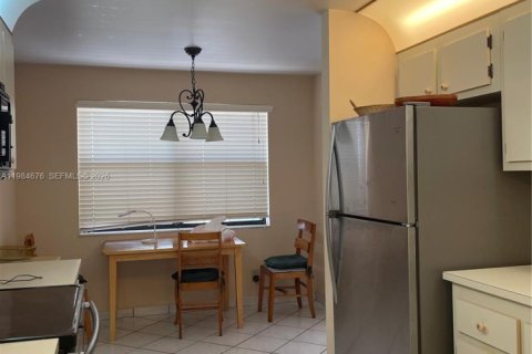 Condo in Sunrise, Florida, 2 bedrooms  № 2083923 - photo 4