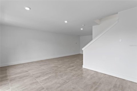 Touwnhouse à louer à Tampa, Floride: 4 chambres, 282.52 m2 № 2420059 - photo 5