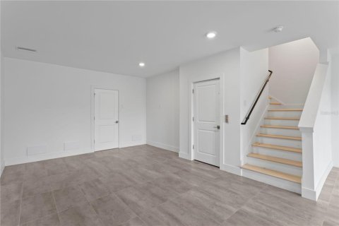 Touwnhouse à louer à Tampa, Floride: 4 chambres, 282.52 m2 № 2420059 - photo 4