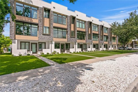 Touwnhouse à louer à Tampa, Floride: 4 chambres, 282.52 m2 № 2420059 - photo 2