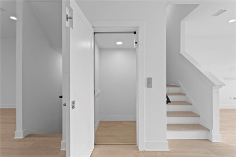 Touwnhouse à louer à Tampa, Floride: 4 chambres, 282.52 m2 № 2420059 - photo 7