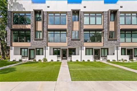 Touwnhouse à Tampa, Floride 4 chambres, 282.52 m2 № 2420059