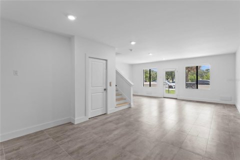 Touwnhouse à louer à Tampa, Floride: 4 chambres, 282.52 m2 № 2420059 - photo 6