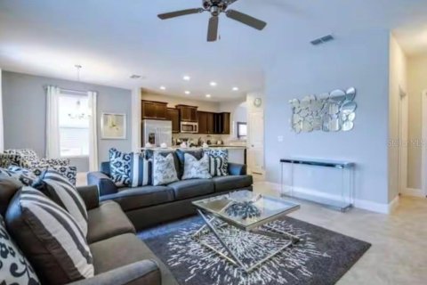 Casa en venta en Davenport, Florida, 6 dormitorios, 273.5 m2 № 2118765 - foto 8