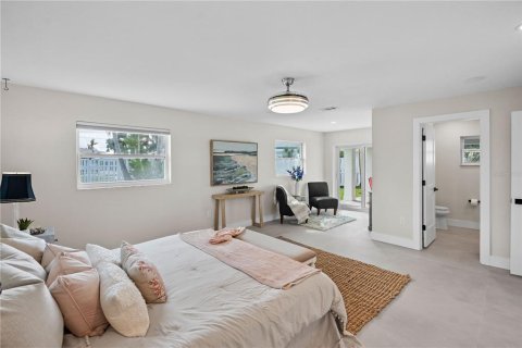 House in Treasure Island, Florida 3 bedrooms, 169.83 sq.m. № 1834773 - photo 21