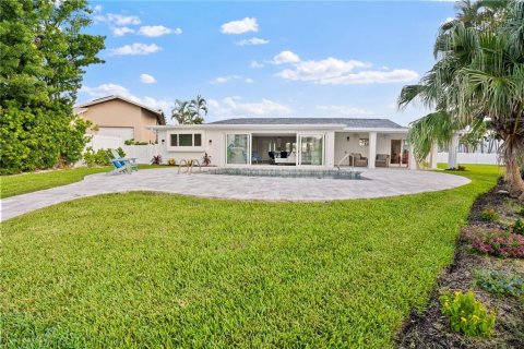 House in Treasure Island, Florida 3 bedrooms, 169.83 sq.m. № 1834773 - photo 3