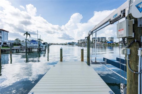 House in Treasure Island, Florida 3 bedrooms, 169.83 sq.m. № 1834773 - photo 16