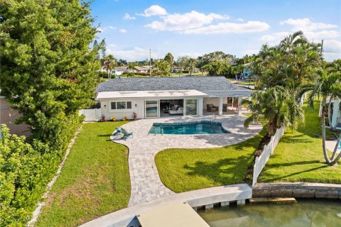 House in Treasure Island, Florida 3 bedrooms, 169.83 sq.m. № 1834773 - photo 18