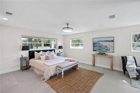 House in Treasure Island, Florida 3 bedrooms, 169.83 sq.m. № 1834773 - photo 19