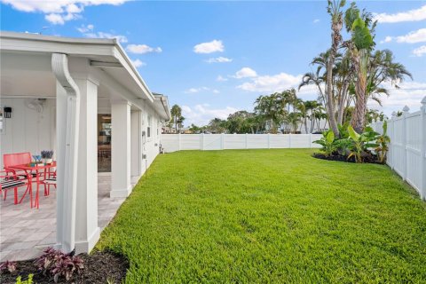 House in Treasure Island, Florida 3 bedrooms, 169.83 sq.m. № 1834773 - photo 24