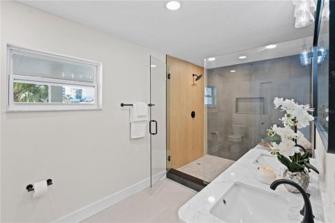 House in Treasure Island, Florida 3 bedrooms, 169.83 sq.m. № 1834773 - photo 25