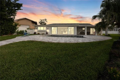 House in Treasure Island, Florida 3 bedrooms, 169.83 sq.m. № 1834773 - photo 17