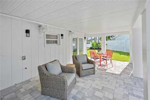 House in Treasure Island, Florida 3 bedrooms, 169.83 sq.m. № 1834773 - photo 9