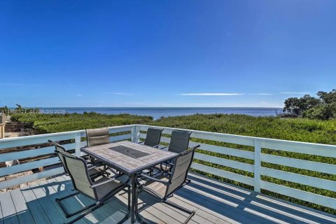 House in Marathon, Florida 2 bedrooms, 90.3 sq.m. № 2044909