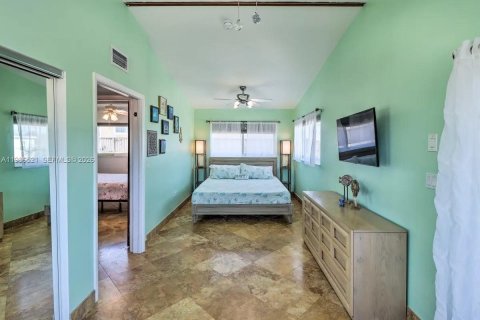 House in Marathon, Florida 2 bedrooms, 90.3 sq.m. № 2044909 - photo 19