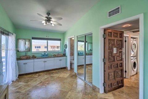 House in Marathon, Florida 2 bedrooms, 90.3 sq.m. № 2044909 - photo 17