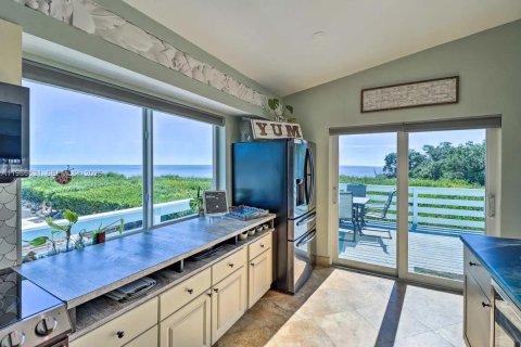 House in Marathon, Florida 2 bedrooms, 90.3 sq.m. № 2044909 - photo 10