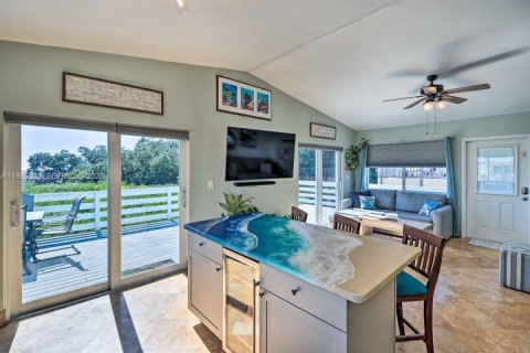 House in Marathon, Florida 2 bedrooms, 90.3 sq.m. № 2044909 - photo 13