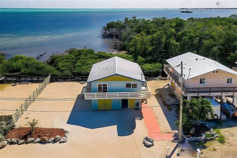 House in Marathon, Florida 2 bedrooms, 90.3 sq.m. № 2044909 - photo 2