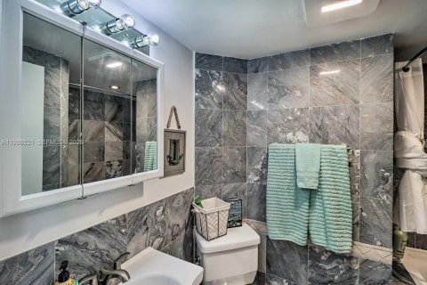 House in Marathon, Florida 2 bedrooms, 90.3 sq.m. № 2044909 - photo 23