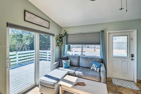 House in Marathon, Florida 2 bedrooms, 90.3 sq.m. № 2044909 - photo 14