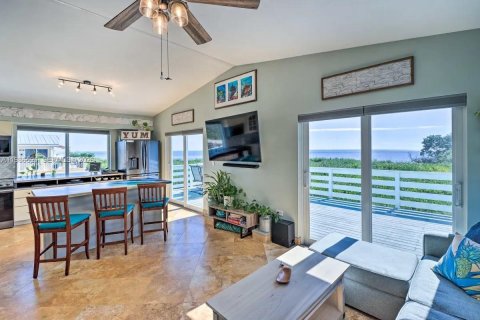 House in Marathon, Florida 2 bedrooms, 90.3 sq.m. № 2044909 - photo 12