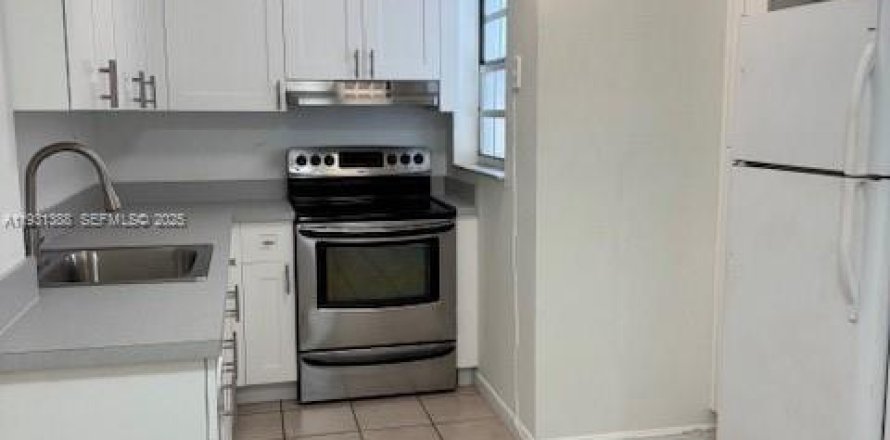 Кондоминиум с 2 спальнями в Майами, Флорида № 1990008