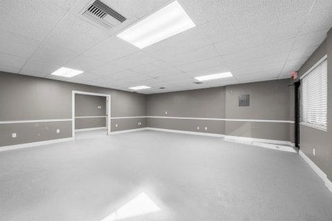 Immobilier commercial à vendre à Port St. Lucie, Floride № 2192534 - photo 4