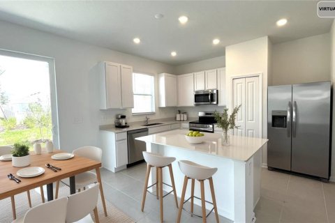 Adosado en alquiler en Kissimmee, Florida, 3 dormitorios, 174.01 m2 № 1902253 - foto 2