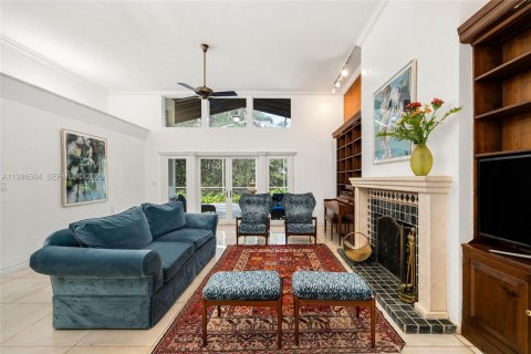 House in Key Biscayne, Florida 5 bedrooms, 262.08 sq.m. № 2154847 - photo 28
