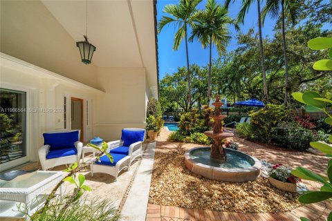 House in Key Biscayne, Florida 5 bedrooms, 262.08 sq.m. № 2154847 - photo 16