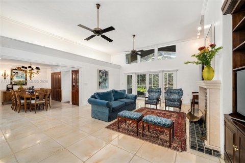 House in Key Biscayne, Florida 5 bedrooms, 262.08 sq.m. № 2154847 - photo 26