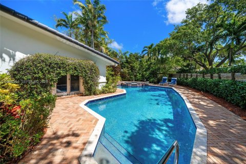 House in Key Biscayne, Florida 5 bedrooms, 262.08 sq.m. № 2154847 - photo 7