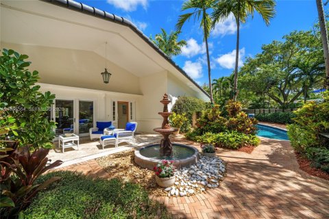House in Key Biscayne, Florida 5 bedrooms, 262.08 sq.m. № 2154847 - photo 18
