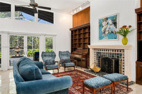 House in Key Biscayne, Florida 5 bedrooms, 262.08 sq.m. № 2154847 - photo 29