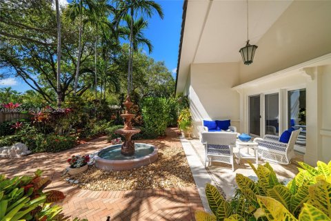 House in Key Biscayne, Florida 5 bedrooms, 262.08 sq.m. № 2154847 - photo 12
