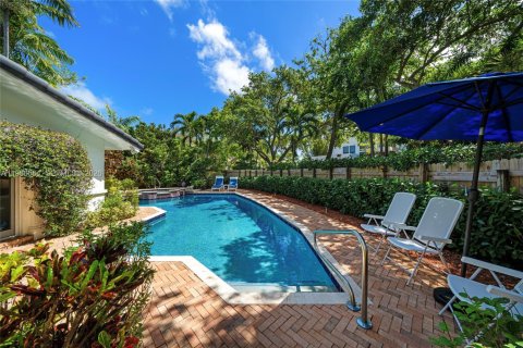 House in Key Biscayne, Florida 5 bedrooms, 262.08 sq.m. № 2154847 - photo 6